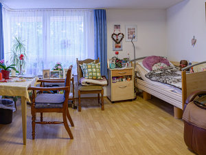 Hainfelder Hof, Bewohnerzimmer mit eigenen Möbeln